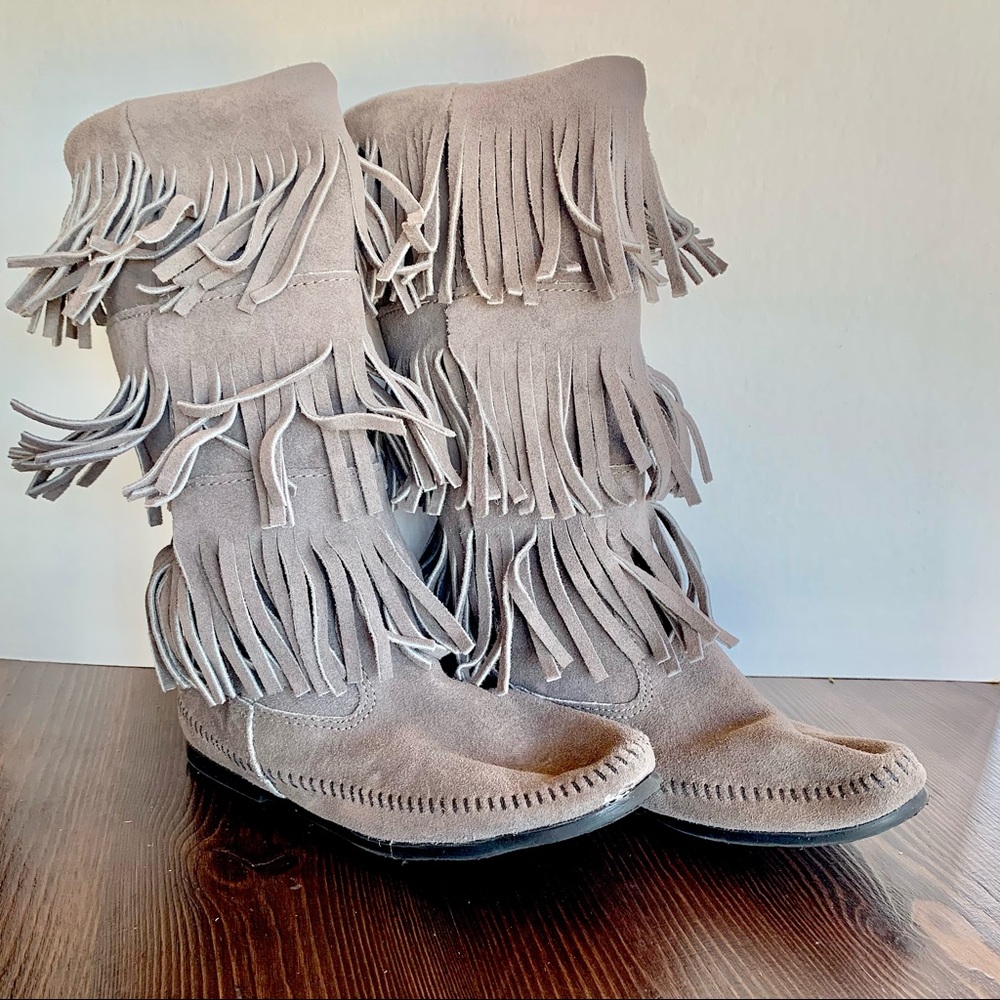 Minnetonka | Gray 3 Layer Leather Tassel Boots